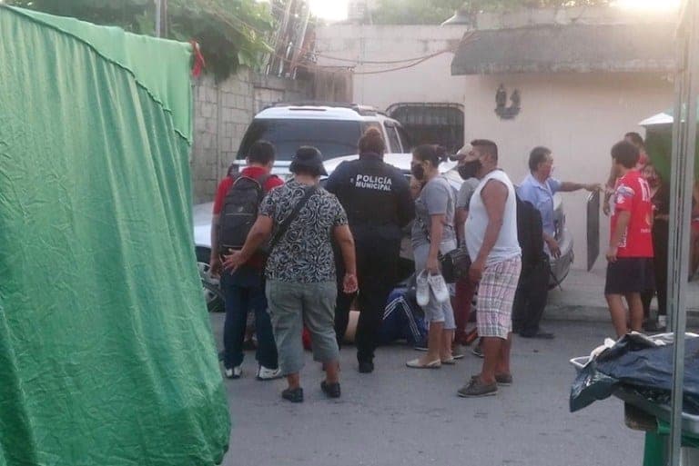Hieren de bala a tianguista en la Región 101 de Cancún