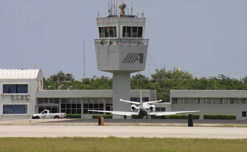 ¡Corrupción en aeropuerto de Chetumal! Escapa piloto y abandona avioneta