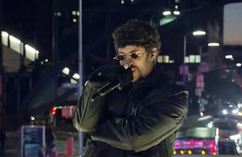 Deleita a sus fans Bad Bunny con concierto gratuito