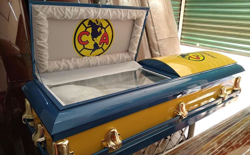 Venden ataúdes con logotipo del América y se viralizan