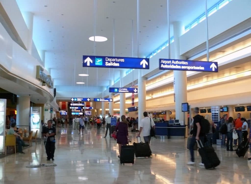 Supera aeropuerto de Cancún 500 vuelos en el fin de semana