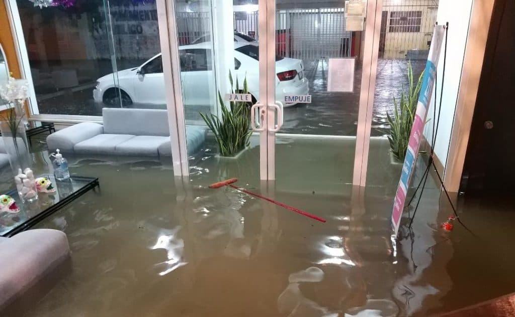 Video: Se inunda Villahermosa tras 22 horas de lluvia