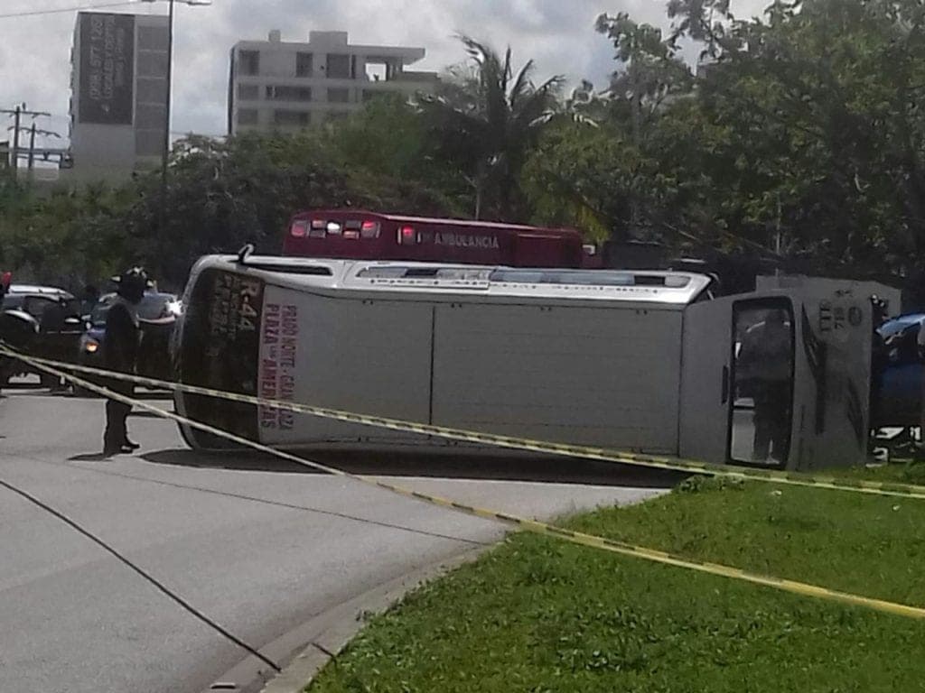 Fatal accidente provocado por chofer de transporte público, deja dos muertos en Cancún