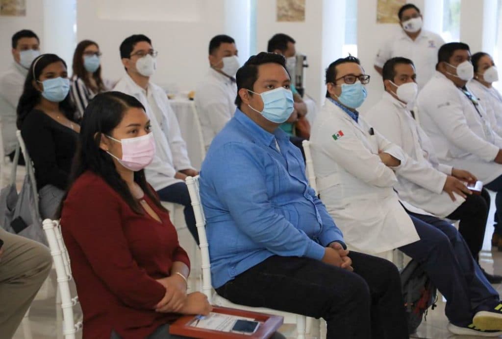 Reconocen en su día a los médicos de Solidaridad por su destacada labor