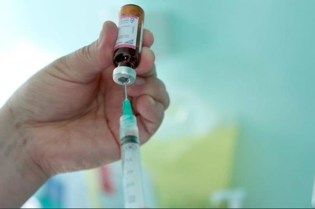 Otra farmacéutica pausa su tratamiento experimental contra el Covid-19