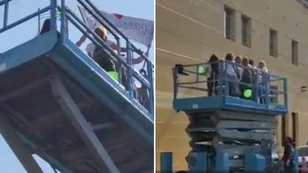 Video: Rentan una grúa para ver a su amiga con cáncer desde una ventana