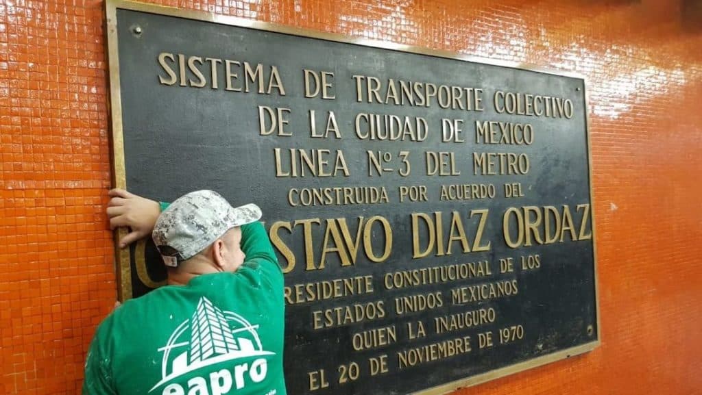 Retirará de lugares públicos nombres de "represores" del 68 y el "Halconazo"