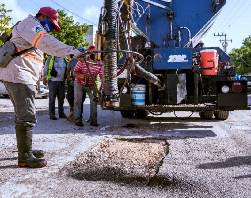 Avanzan un 80% trabajos de bacheo en zonas urbanas de Tulum
