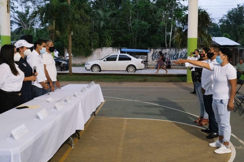 Integrantes en Puerto Morelos de la Red Mundial de Jóvenes Políticos toman protesta