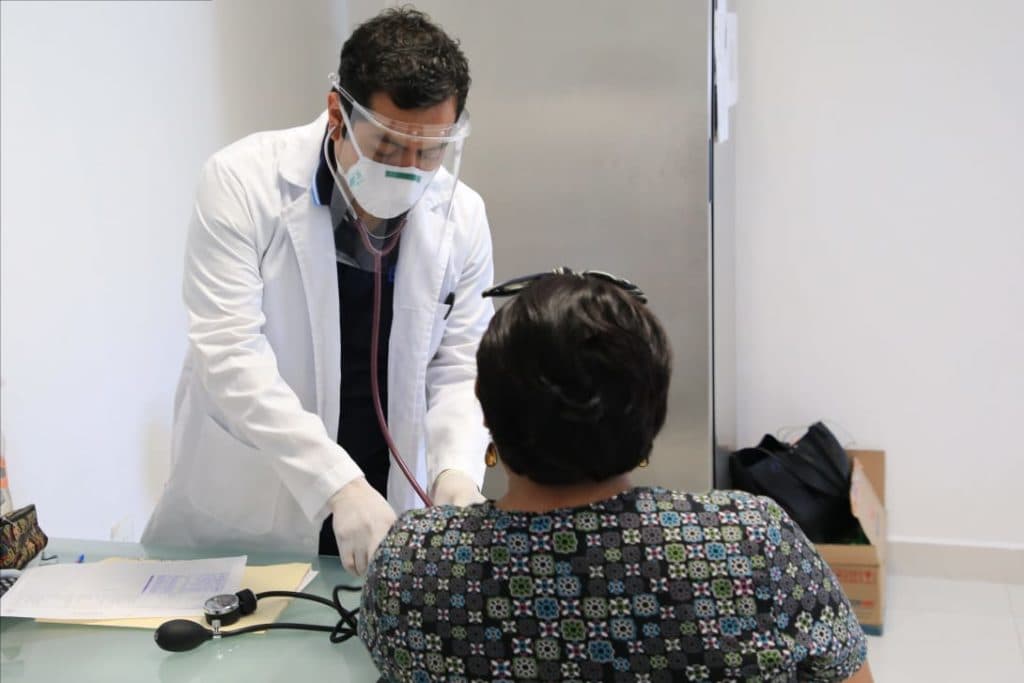 Refuerza estrategias sector salud de Playa del Carmen para combatir al Covid-19