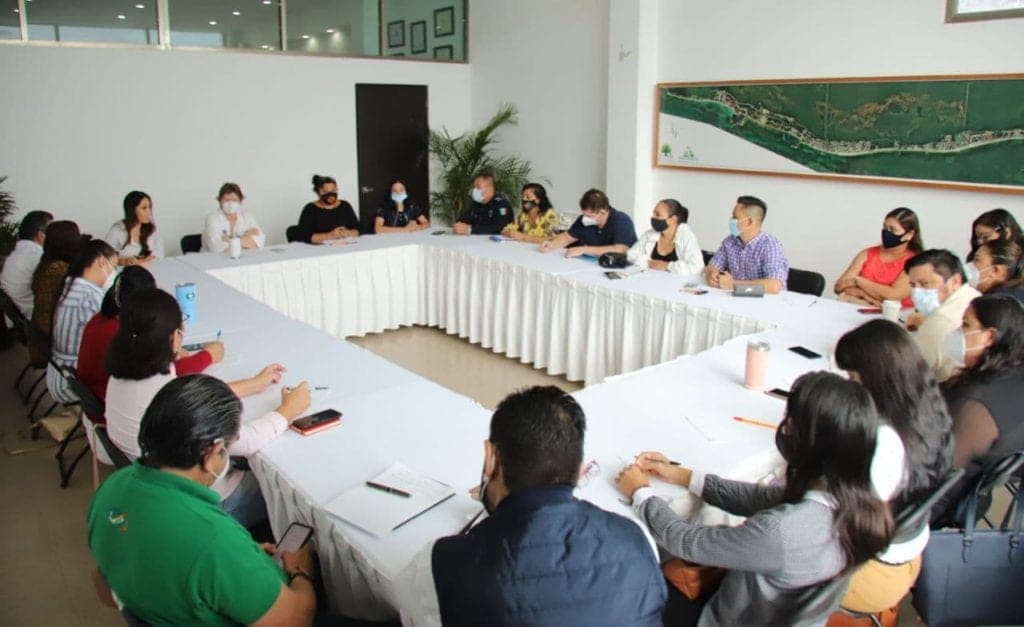 Instalan mesas de trabajo para garantizar protección a la mujer en Puerto Morelos