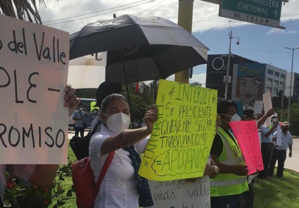 Video: Protestan empleados de Interjet en Cancún; exigen les paguen su salario