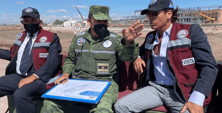 Ejército le da tour a Roberto Palazuelos por Santa Lucía