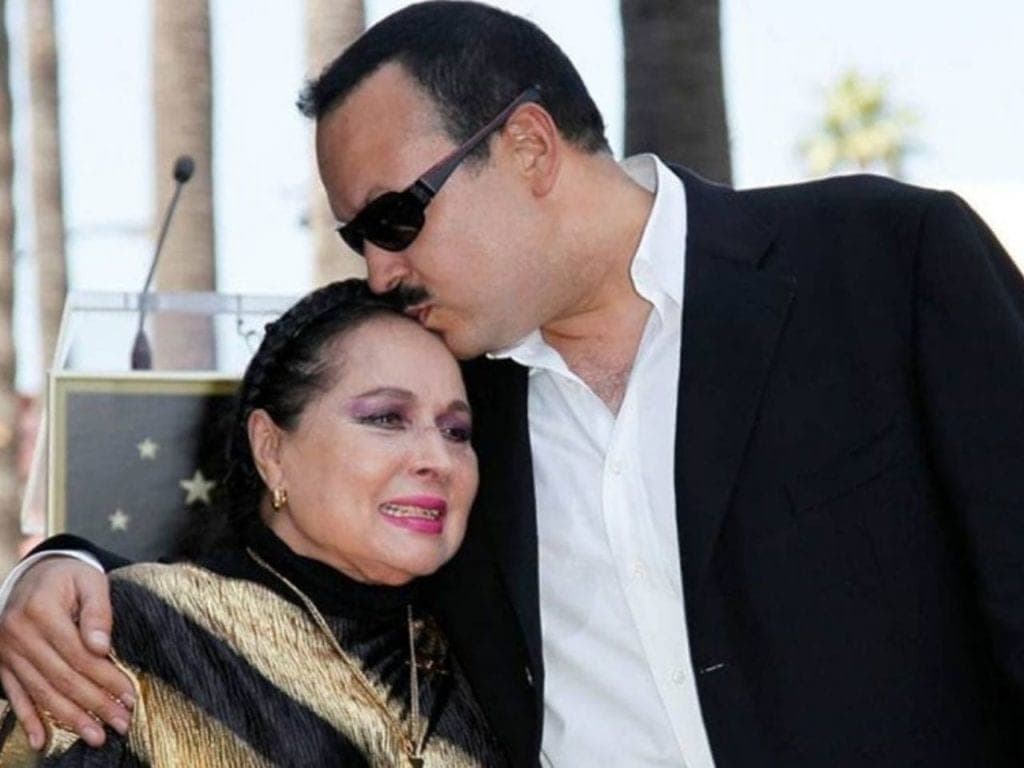 Pepe Aguilar revela cómo enfrenta la dolorosa muerte de su madre, Flor Silvestre
