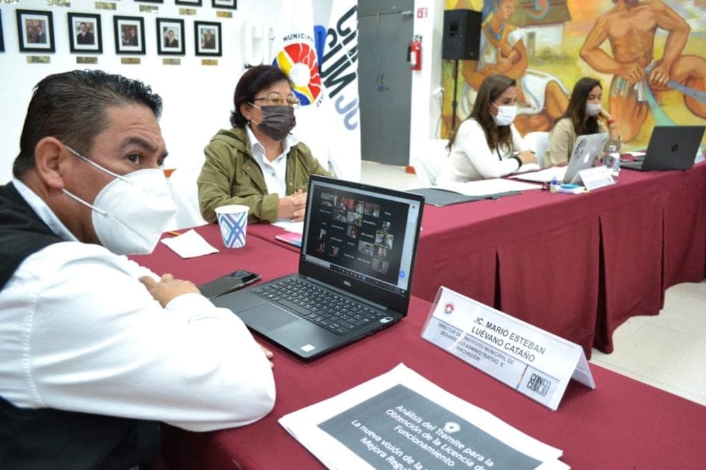 Informan en Cancún a empresarios y ciudadanos, avances en torno a licencias de funcionamiento