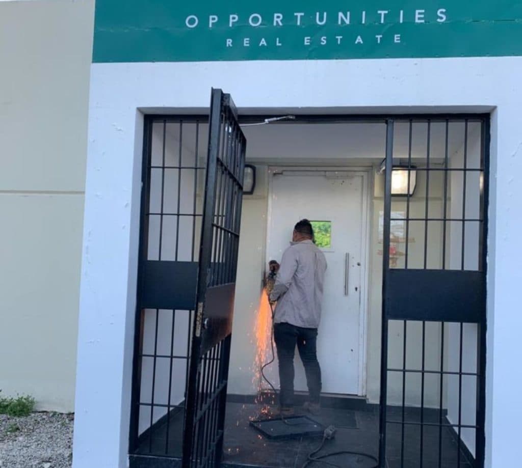 Fachada de “Land Opportunities” era "búnker" blindado de Carlos Mimenza