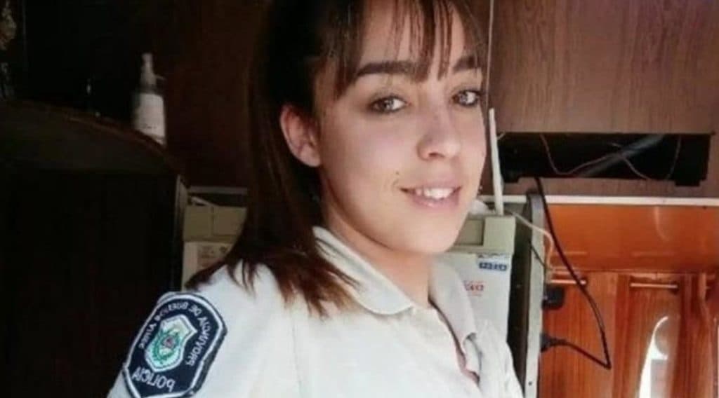 Mujer policía se quita la vida luego que su ex novio publicara video íntimo