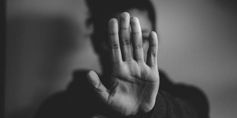 Un hombre amenazaba a su esposa con un arma de fuego