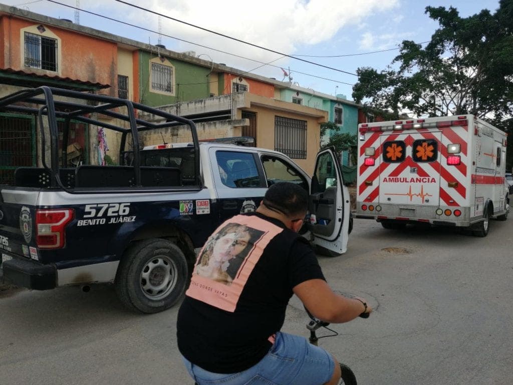 Empleados de cibercafé se defienden de asalto en Cancún