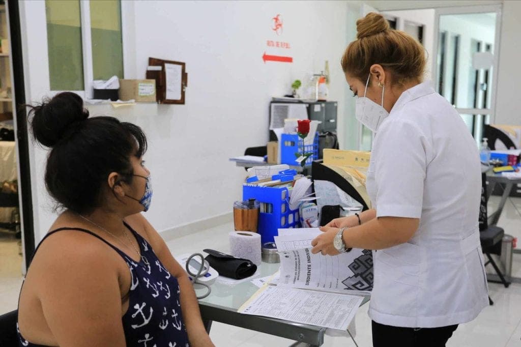 Continúan afrontando la pandemia sin descanso y sin bajar la guardia
