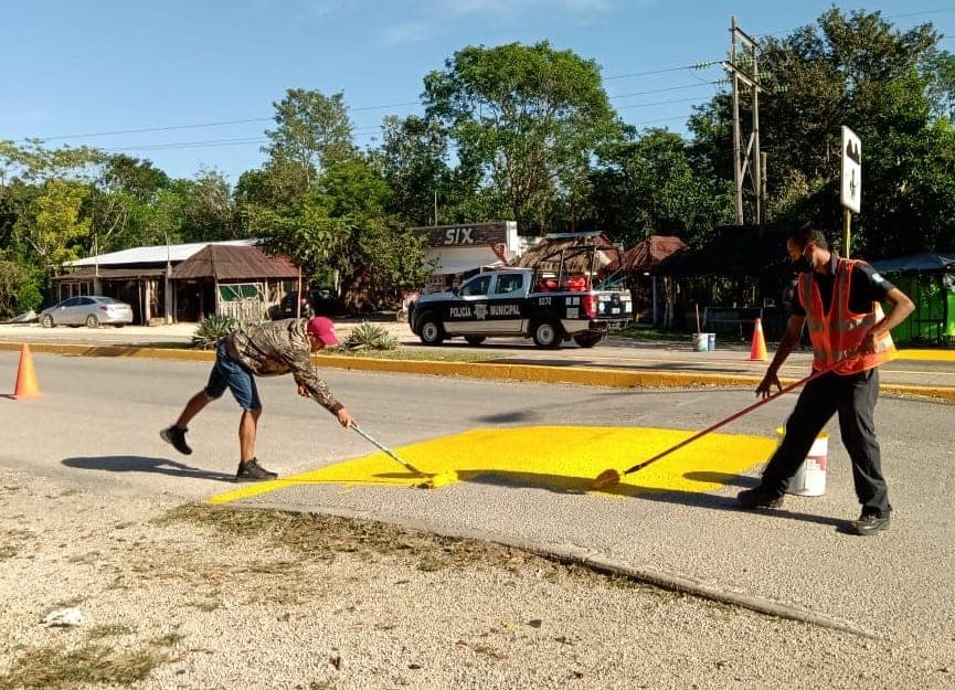 Dirección de Tránsito Municipal continúa con trabajos de mejoramiento vial en Tulum