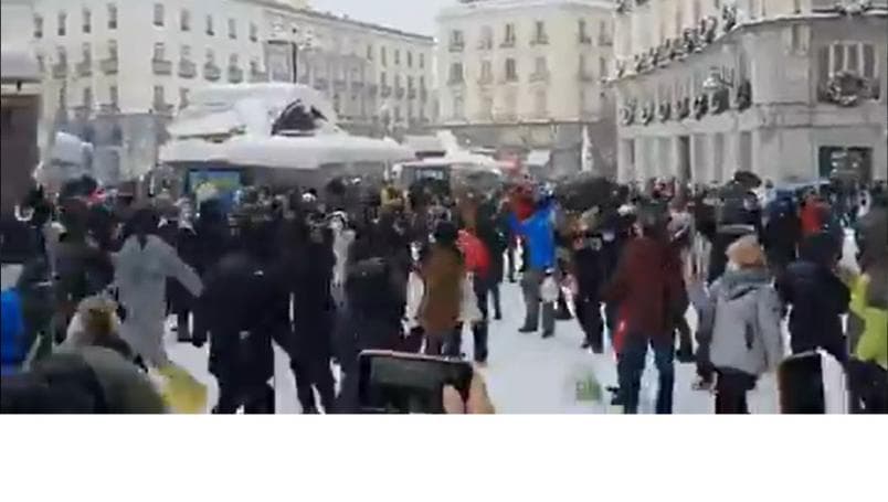 ¡Tómela Thalía! Madrileños cantan canción de Paulina Rubio en la nieve y la convierten en tendencia
