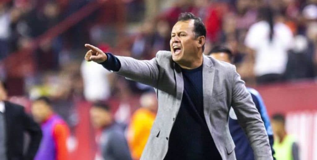 El peruano Juan Reynoso es el nuevo técnico del Cruz Azul