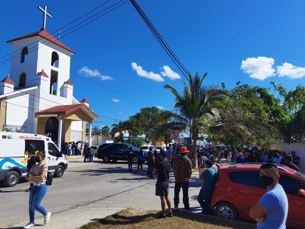 Dan multitudinaria despedida a Nacho Sánchez en Leona Vicario