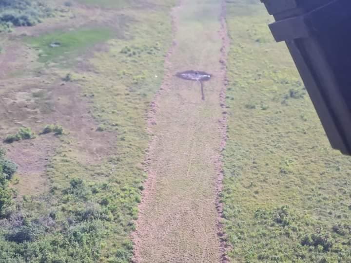 Narcos queman avioneta y abandonan lanchas y fusiles de asalto en Guatemala