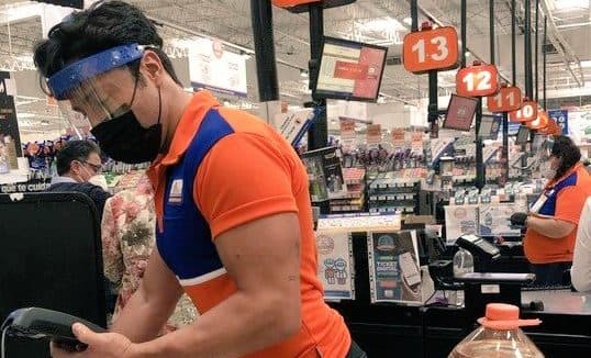 Musculoso cajero se vuelve viral y lo bautizan como #MiCrushChedraui