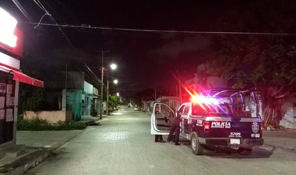 Madrugada violenta en Cancún deja dos ejecutados y un “levantado”