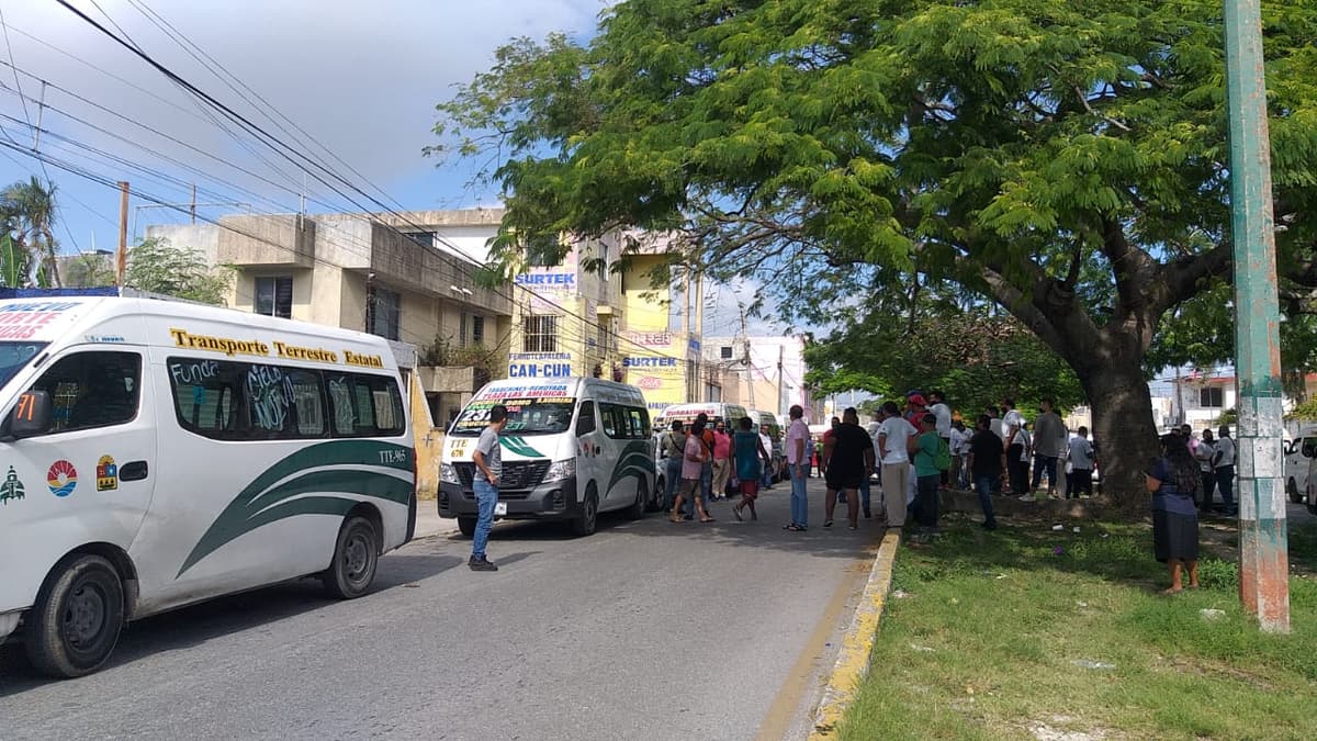 Protestan operadores del transporte público de Cancún, amenazan con ir a zona hotelera