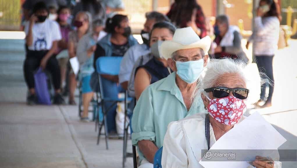 Abuelita murió de un infarto mientras esperaba por ser vacunada en Puebla