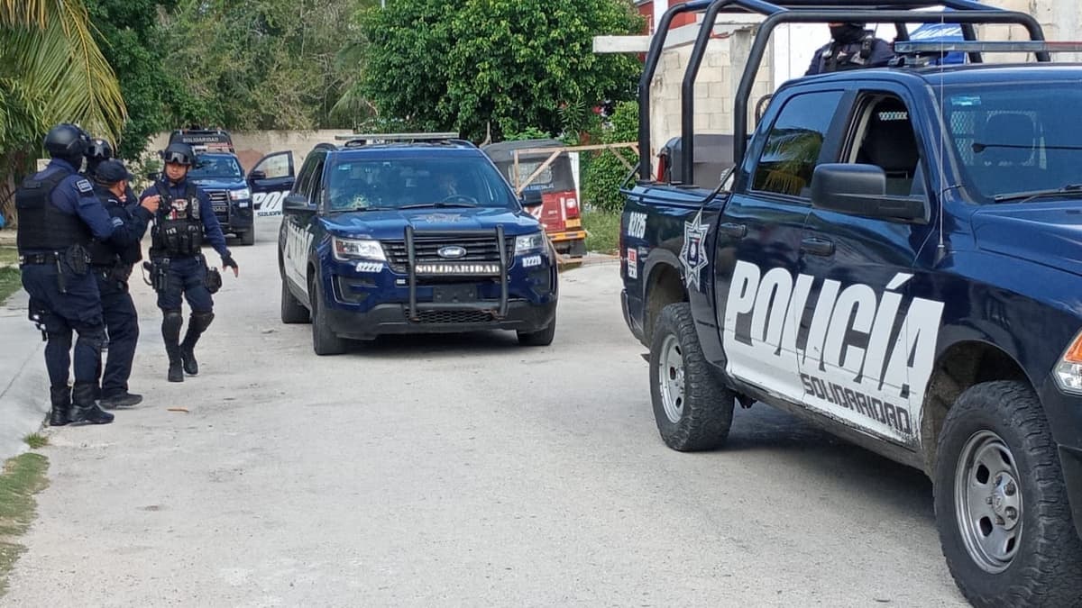 Rescatan a sujeto severamente golpeado, estaba secuestrado en fraccionamiento de Playa del Carmen