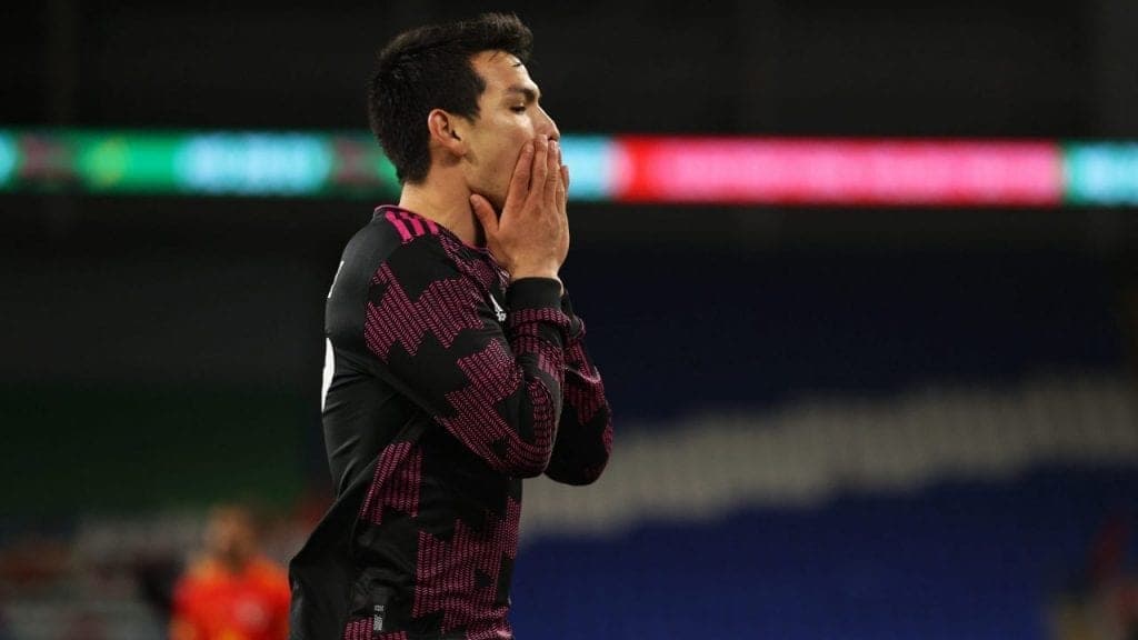 México ‘pisa chueco’ y tropieza ante Gales, su segunda derrota con Martino