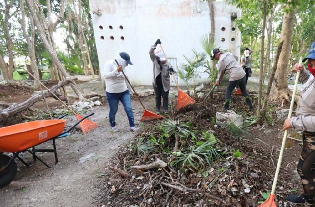 Rehabilitan la Unidad Deportiva “Isaac Hamui” en Puerto Morelos