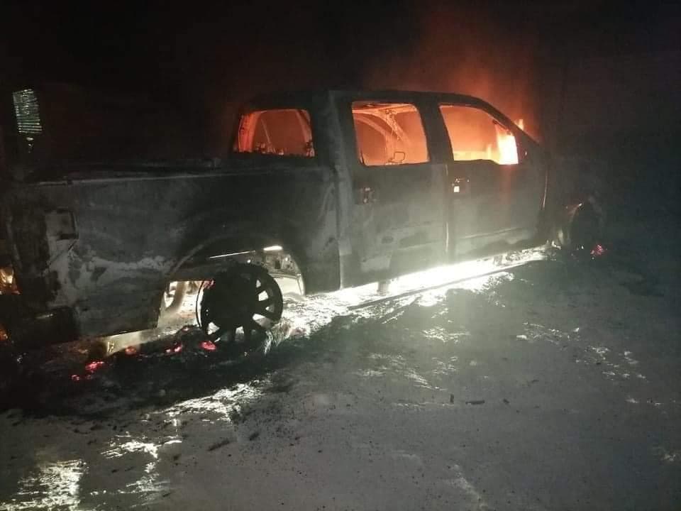 Incendian camioneta del político Manuel Manzo Méndez, a las afuera de Palmar