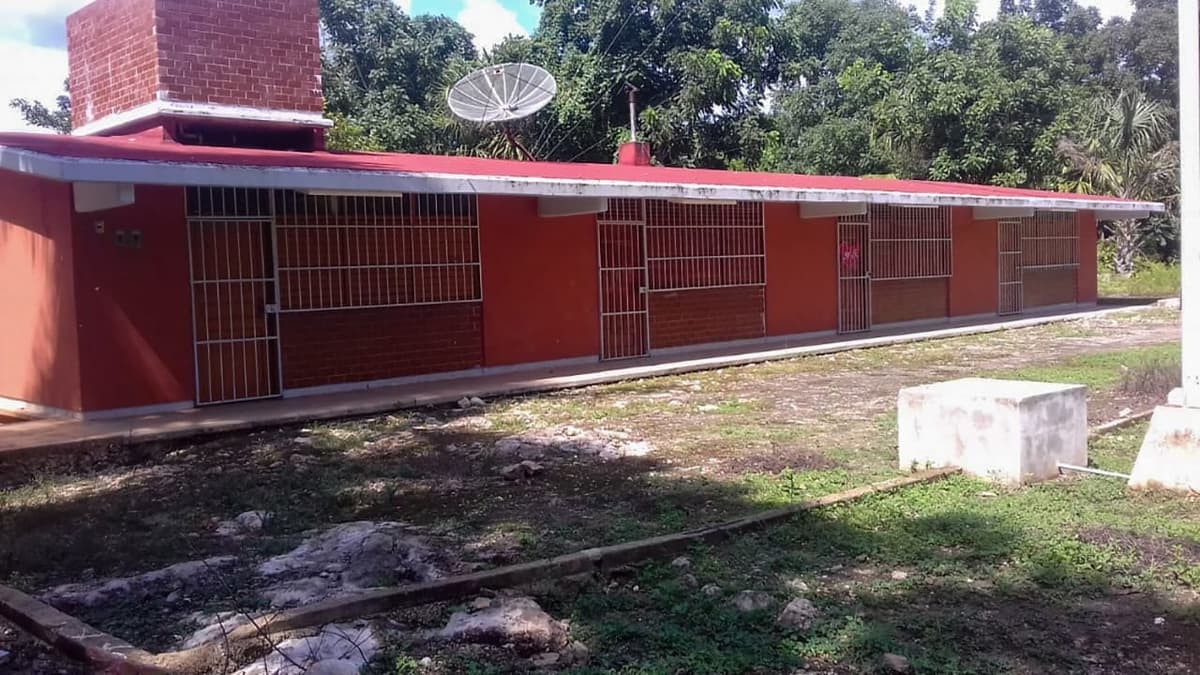 Daños millonarios asechan escuelas de Quintana Roo por robos y vandalismo