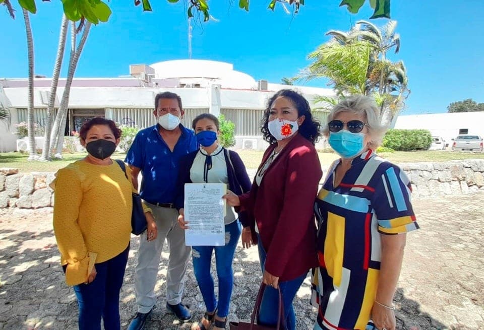 Exigen al Congreso del Estado revocación de mandato contra Nivardo Mena