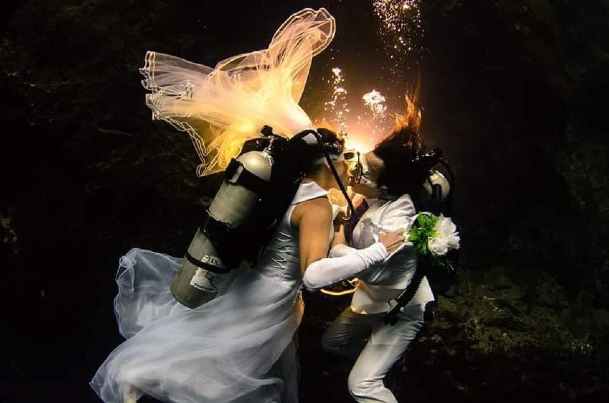 FOTOS: ¿Matrimonio en la iglesia? No, ellos prefieren una boda subacuática en un cenote