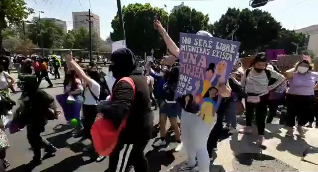 Video: Voz original del "fierro viejo que vendan" graba mensaje con consignas feministas