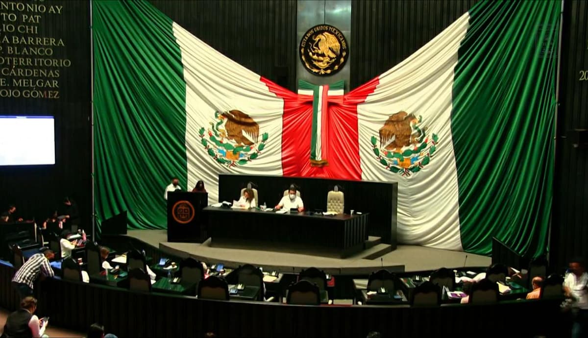 Dos diputados solicitaron licencia y dos suplentes rindieron protesta hoy