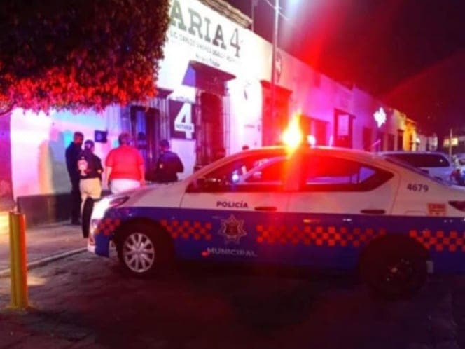 Padres golpean a su hijo y se lanzan contra personas que quisieron defenderlo