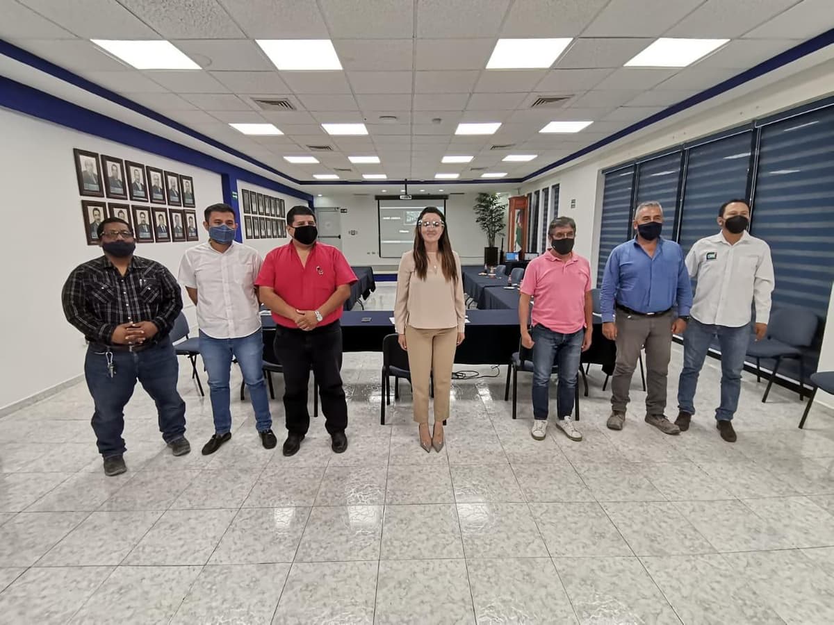 Candidata Alondra Name presenta propuestas a Colegio de Ingenieros Civiles de Solidaridad