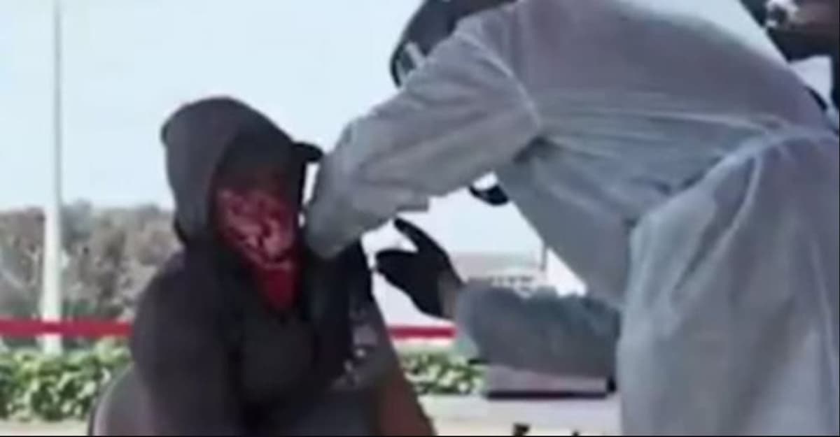 Vacunan a 4 mil jornaleros agrícolas temporales en Estados Unidos contra COVID-19