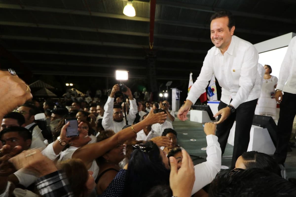 Alcalde de Cozumel Pedro Joaquín Delbuois pide licencia para buscar reelegirse