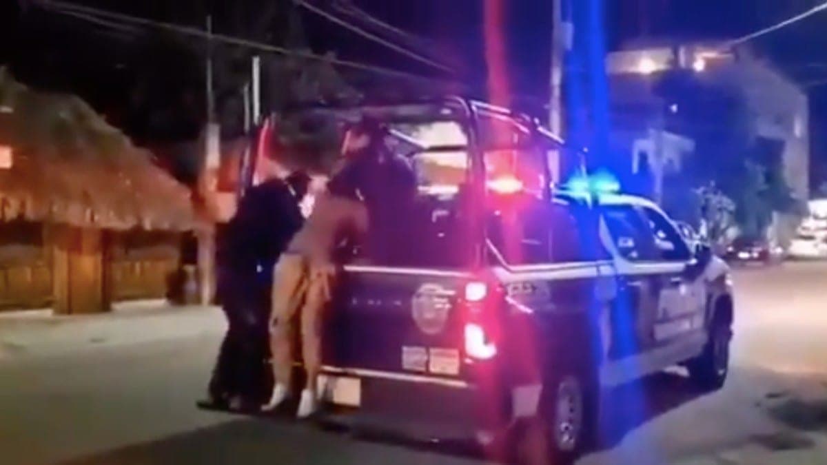 Video: abuso policial en Tulum; someten y golpean a detenido