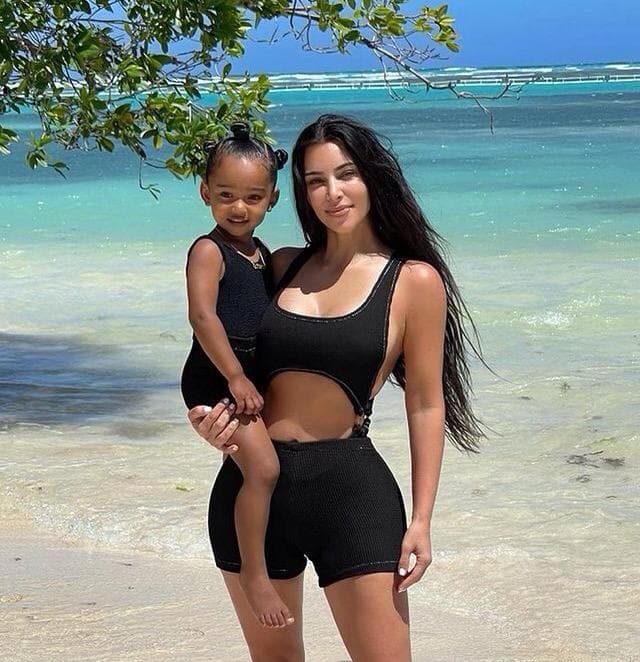 Kim Kardashian disfruta de Semana Santa en Mahahual