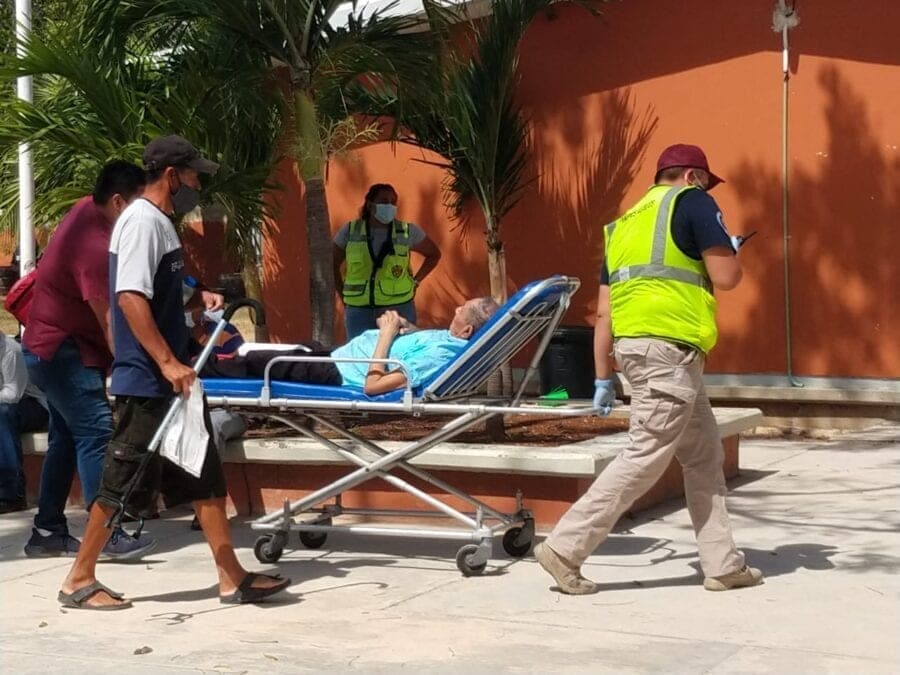 Adulto mayor sufre una reacción a la vacuna Pfizer en Chetumal