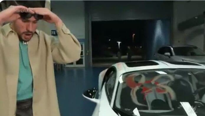 Luchadores de la WWE 'vandalizan' Bugatti de Bad Bunny; vale 70 millones
